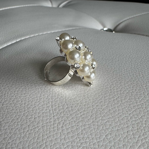 Pearl and Rhinestone Cluster Statement Adjustable Silver ring Bridal New - Picture 4 of 8